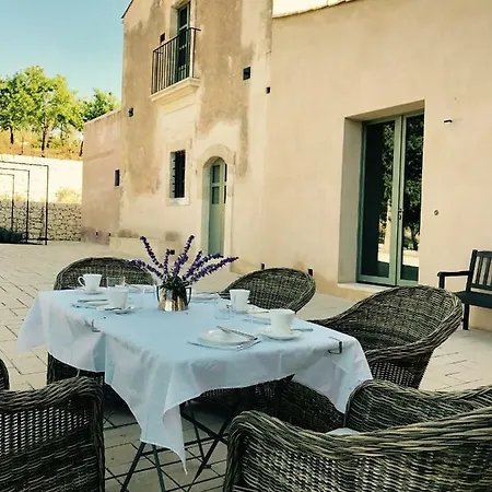 Battimandorlo Hotel Noto