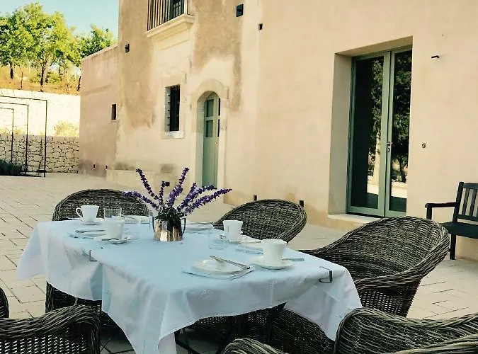 Battimandorlo Hotel Noto